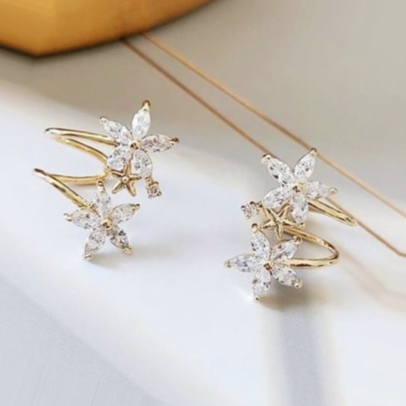 Jewelry - Dainty diamonelle star earrings